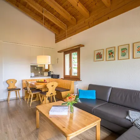 Edelweiss Ferienwohnung, Attica Muntognas アパート フリムス