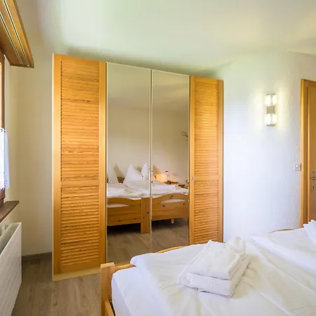 Edelweiss Ferienwohnung, Attica Muntognas アパート